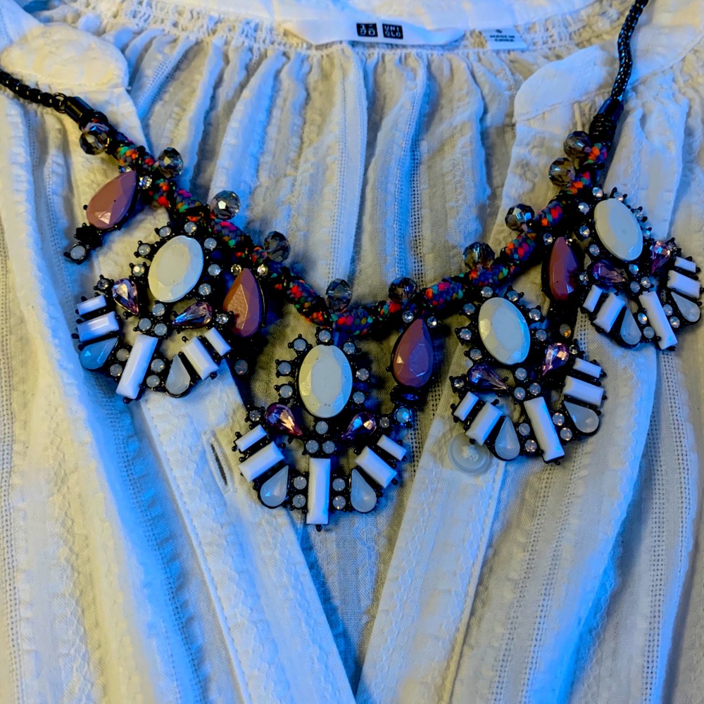 💗💓💞Gorgeous white and pink stones necklace 💘